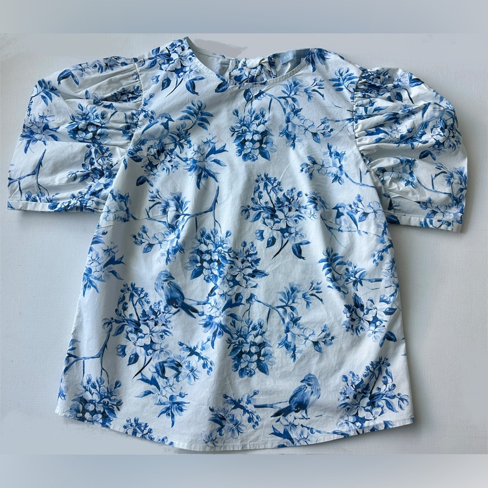 Antonio Melani women's blue and white floral and bird print design.  Size 4.